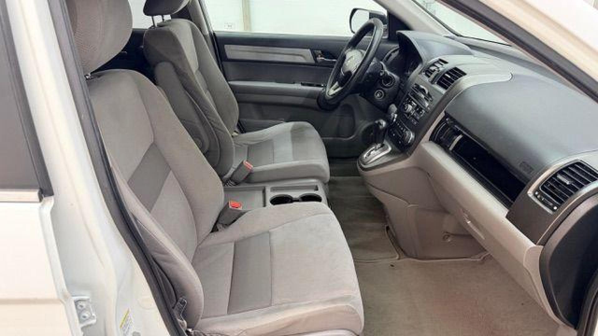 2011 White Honda CR-V EX (JHLRE3H54BC) with an 2.4L I-4 DOHC engine, located at 1806 Veterans Memorial Hwy SW, Austell, GA, 30168, (770) 944-9558, 33.817959, -84.606987 - Photo#20