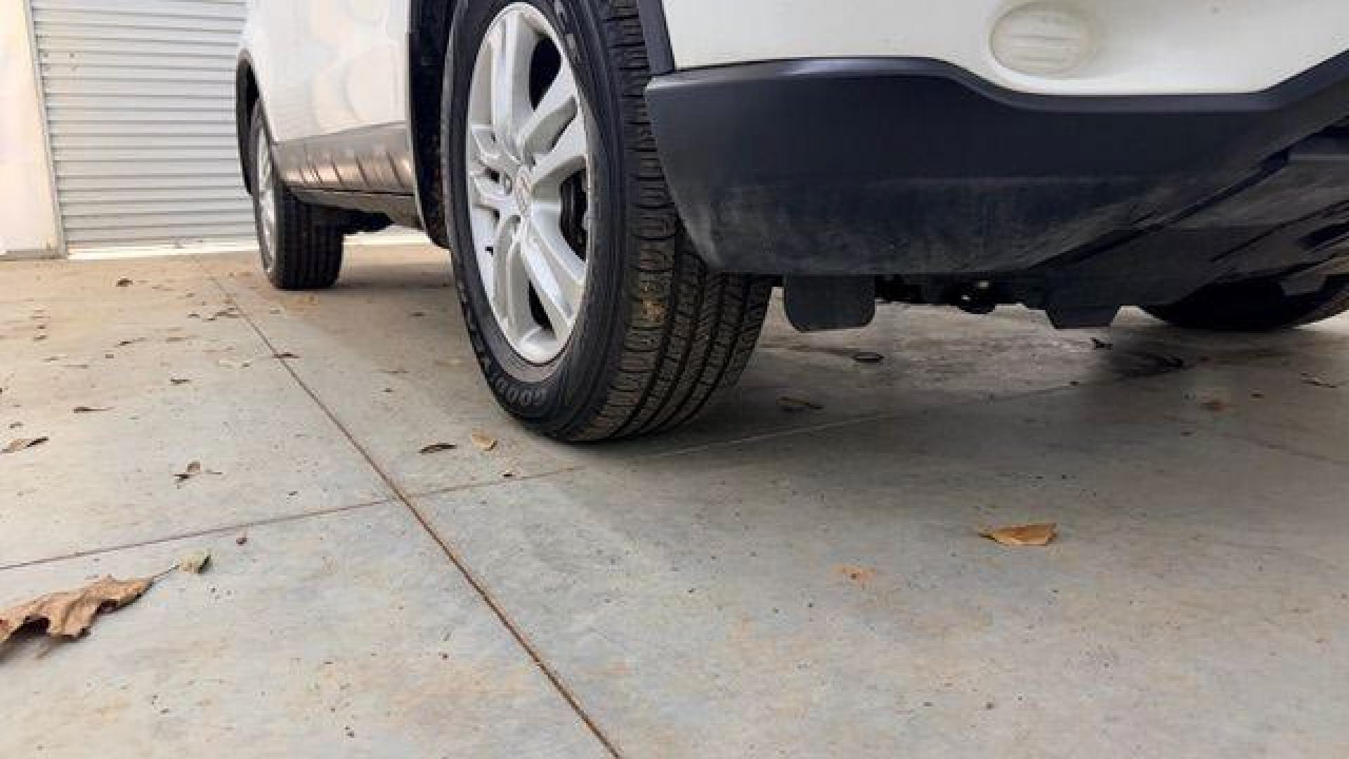 2011 White Honda CR-V EX (JHLRE3H54BC) with an 2.4L I-4 DOHC engine, located at 1806 Veterans Memorial Hwy SW, Austell, GA, 30168, (770) 944-9558, 33.817959, -84.606987 - Photo#21