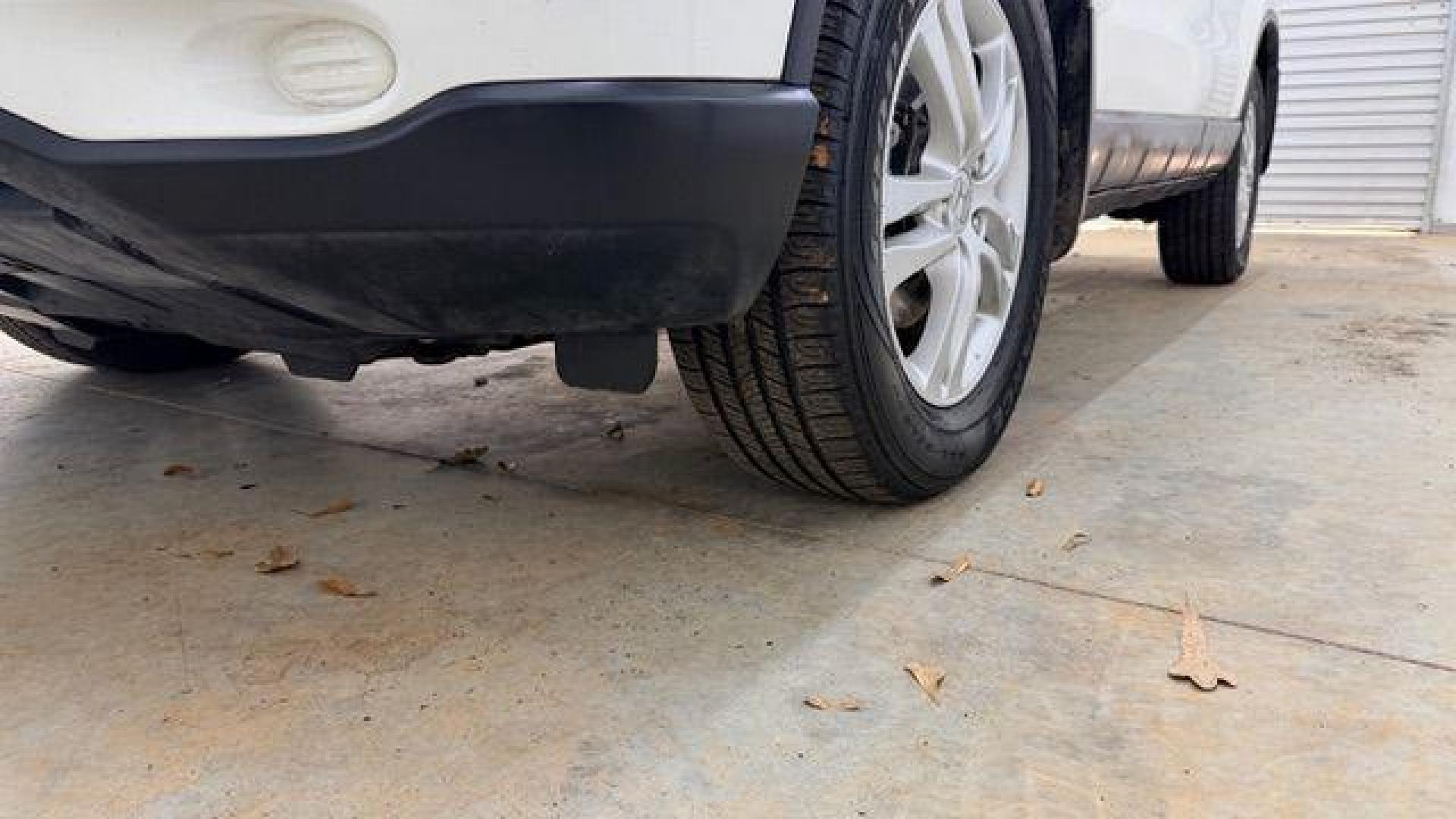 2011 White Honda CR-V EX (JHLRE3H54BC) with an 2.4L I-4 DOHC engine, located at 1806 Veterans Memorial Hwy SW, Austell, GA, 30168, (770) 944-9558, 33.817959, -84.606987 - Photo#22