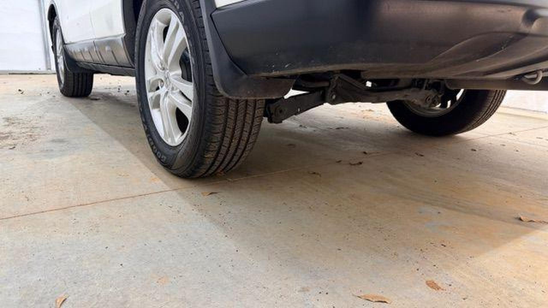 2011 White Honda CR-V EX (JHLRE3H54BC) with an 2.4L I-4 DOHC engine, located at 1806 Veterans Memorial Hwy SW, Austell, GA, 30168, (770) 944-9558, 33.817959, -84.606987 - Photo#23