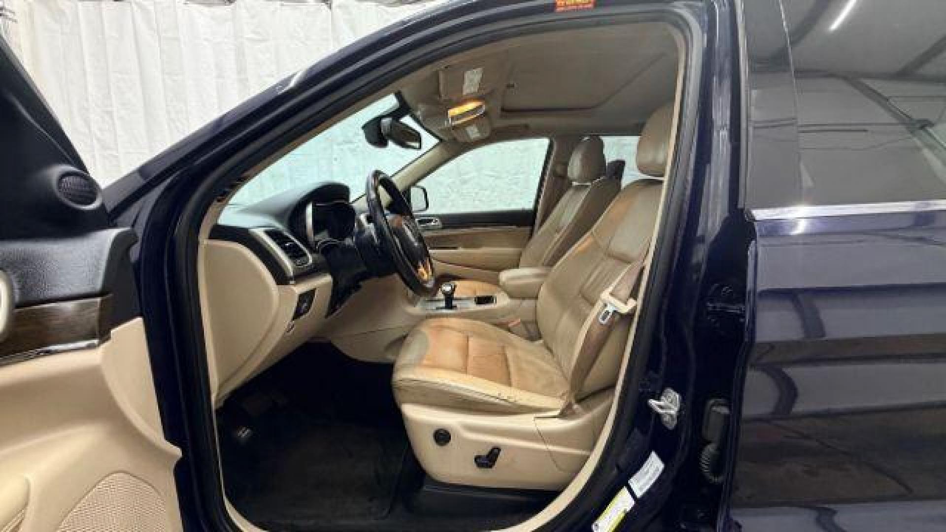 2015 Blue Jeep Grand Cherokee Limited (1C4RJEBG4FC) with an 3.6L V-6 DOHC engine, located at 1806 Veterans Memorial Hwy SW, Austell, GA, 30168, (770) 944-9558, 33.817959, -84.606987 - Photo#12