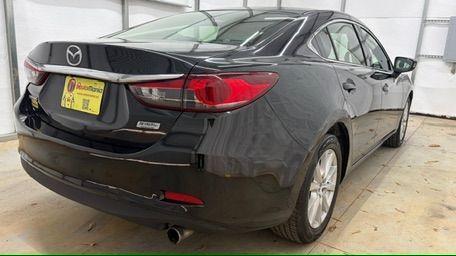 2016 Black Mazda Mazda6 i Sport (JM1GJ1U57G1) with an SKYACTIV-G 2.5L I-4 gasoline direct injection engine, located at 1806 Veterans Memorial Hwy SW, Austell, GA, 30168, (770) 944-9558, 33.817959, -84.606987 - Photo#5