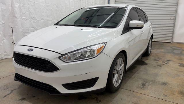 2017 Ford Focus SE's photo