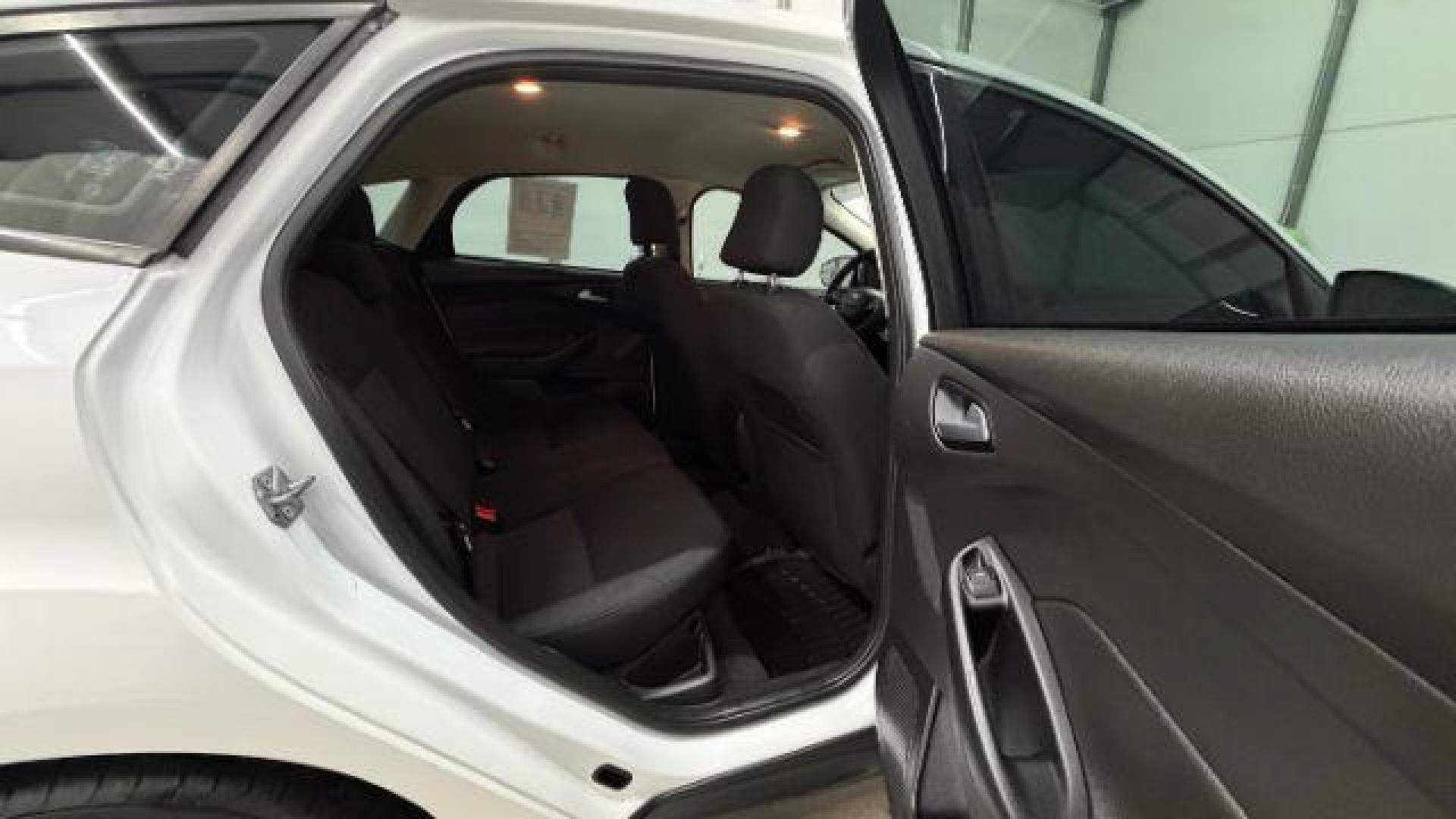 2017 White Ford Focus SE (1FADP3K26HL) with an 2L I-4 gasoline direct injection engine, located at 1806 Veterans Memorial Hwy SW, Austell, GA, 30168, (770) 944-9558, 33.817959, -84.606987 - Photo#16