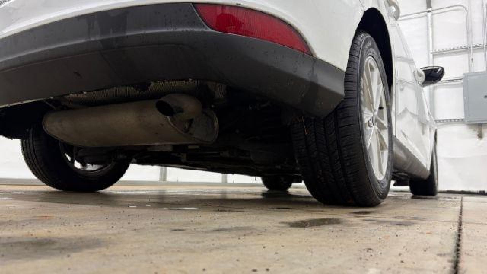 2017 White Ford Focus SE (1FADP3K26HL) with an 2L I-4 gasoline direct injection engine, located at 1806 Veterans Memorial Hwy SW, Austell, GA, 30168, (770) 944-9558, 33.817959, -84.606987 - Photo#21