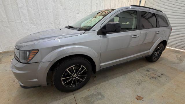 2018 Gray Dodge Journey SE (3C4PDCABXJT) with an Tigershark MultiAir 2.4L I-4 DOHC engine, located at 1806 Veterans Memorial Hwy SW, Austell, GA, 30168, (770) 944-9558, 33.817959, -84.606987 - Photo#1