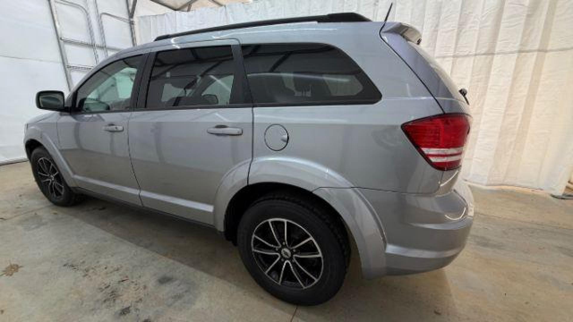 2018 Gray Dodge Journey SE (3C4PDCABXJT) with an Tigershark MultiAir 2.4L I-4 DOHC engine, located at 1806 Veterans Memorial Hwy SW, Austell, GA, 30168, (770) 944-9558, 33.817959, -84.606987 - Photo#2