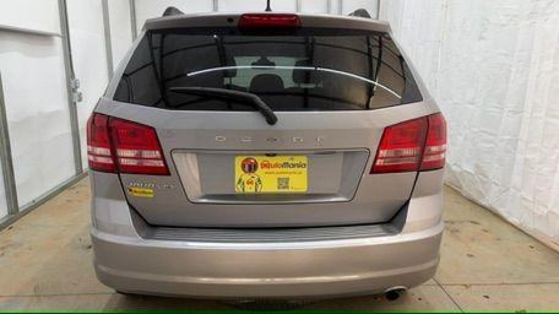 2018 Gray Dodge Journey SE (3C4PDCABXJT) with an Tigershark MultiAir 2.4L I-4 DOHC engine, located at 1806 Veterans Memorial Hwy SW, Austell, GA, 30168, (770) 944-9558, 33.817959, -84.606987 - Photo#4
