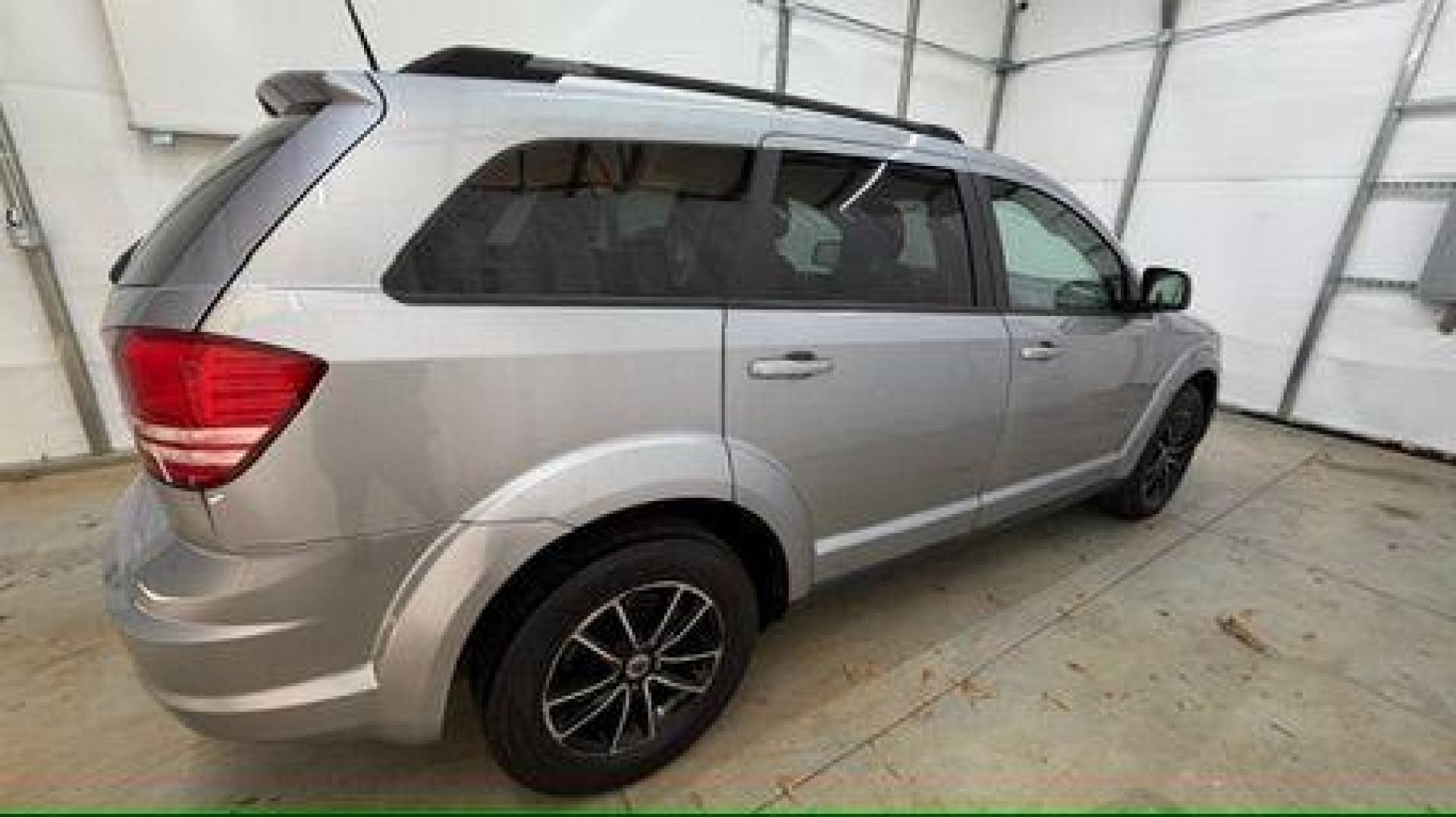 2018 Gray Dodge Journey SE (3C4PDCABXJT) with an Tigershark MultiAir 2.4L I-4 DOHC engine, located at 1806 Veterans Memorial Hwy SW, Austell, GA, 30168, (770) 944-9558, 33.817959, -84.606987 - Photo#6