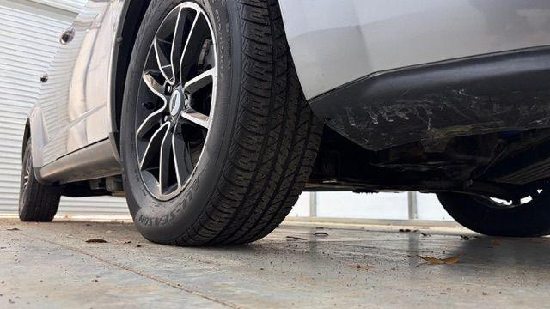 2018 Gray Dodge Journey SE (3C4PDCABXJT) with an Tigershark MultiAir 2.4L I-4 DOHC engine, located at 1806 Veterans Memorial Hwy SW, Austell, GA, 30168, (770) 944-9558, 33.817959, -84.606987 - Photo#19