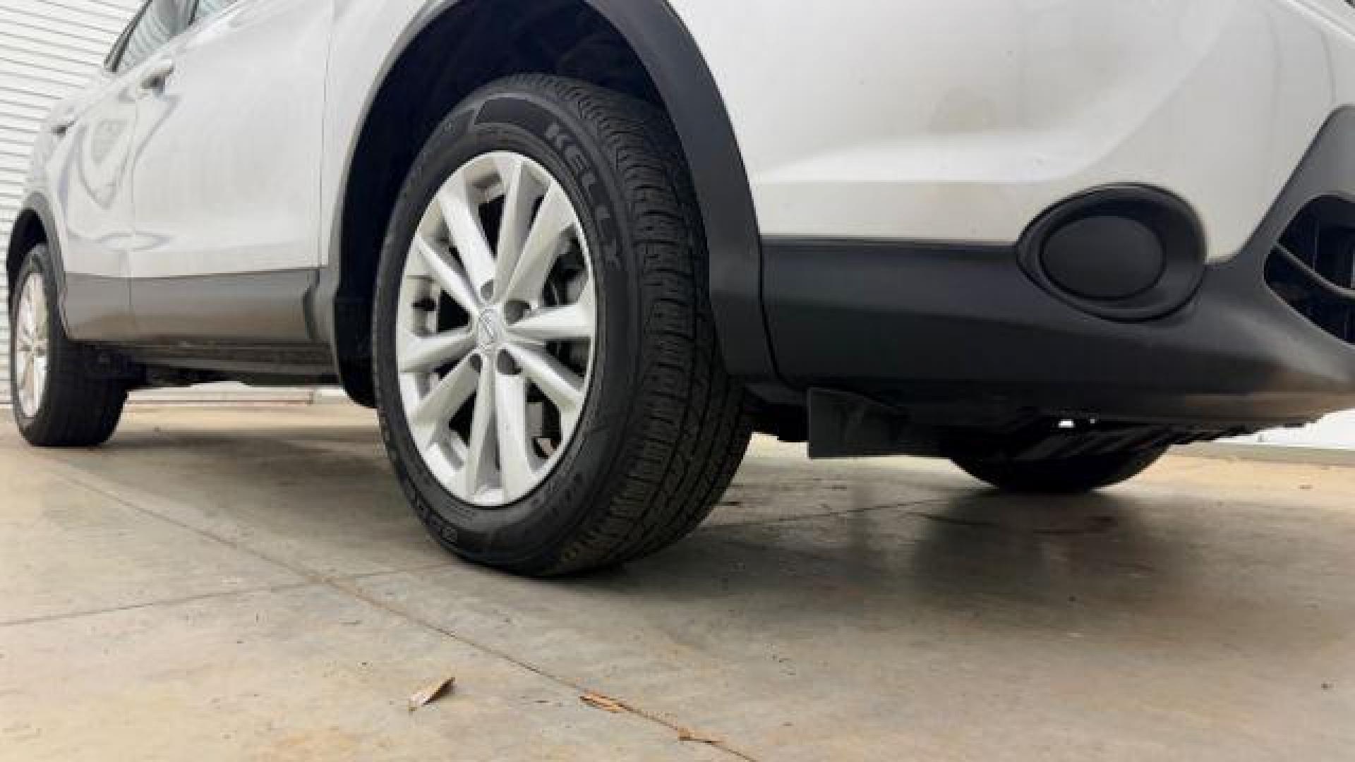 2017 Silver Nissan Rogue Sport S (JN1BJ1CP0HW) with an 2.0L L4 DOHC 16V engine, Continuously Variable Transmission transmission, located at 1806 Veterans Memorial Hwy SW, Austell, GA, 30168, (770) 944-9558, 33.817959, -84.606987 - Photo#21