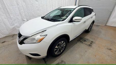 2017 White Nissan Murano SV (5N1AZ2MG2HN) with an 3.5L V-6 DOHC engine, located at 1806 Veterans Memorial Hwy SW, Austell, GA, 30168, (770) 944-9558, 33.817959, -84.606987 - Photo#1