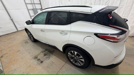 2017 White Nissan Murano SV (5N1AZ2MG2HN) with an 3.5L V-6 DOHC engine, located at 1806 Veterans Memorial Hwy SW, Austell, GA, 30168, (770) 944-9558, 33.817959, -84.606987 - Photo#2