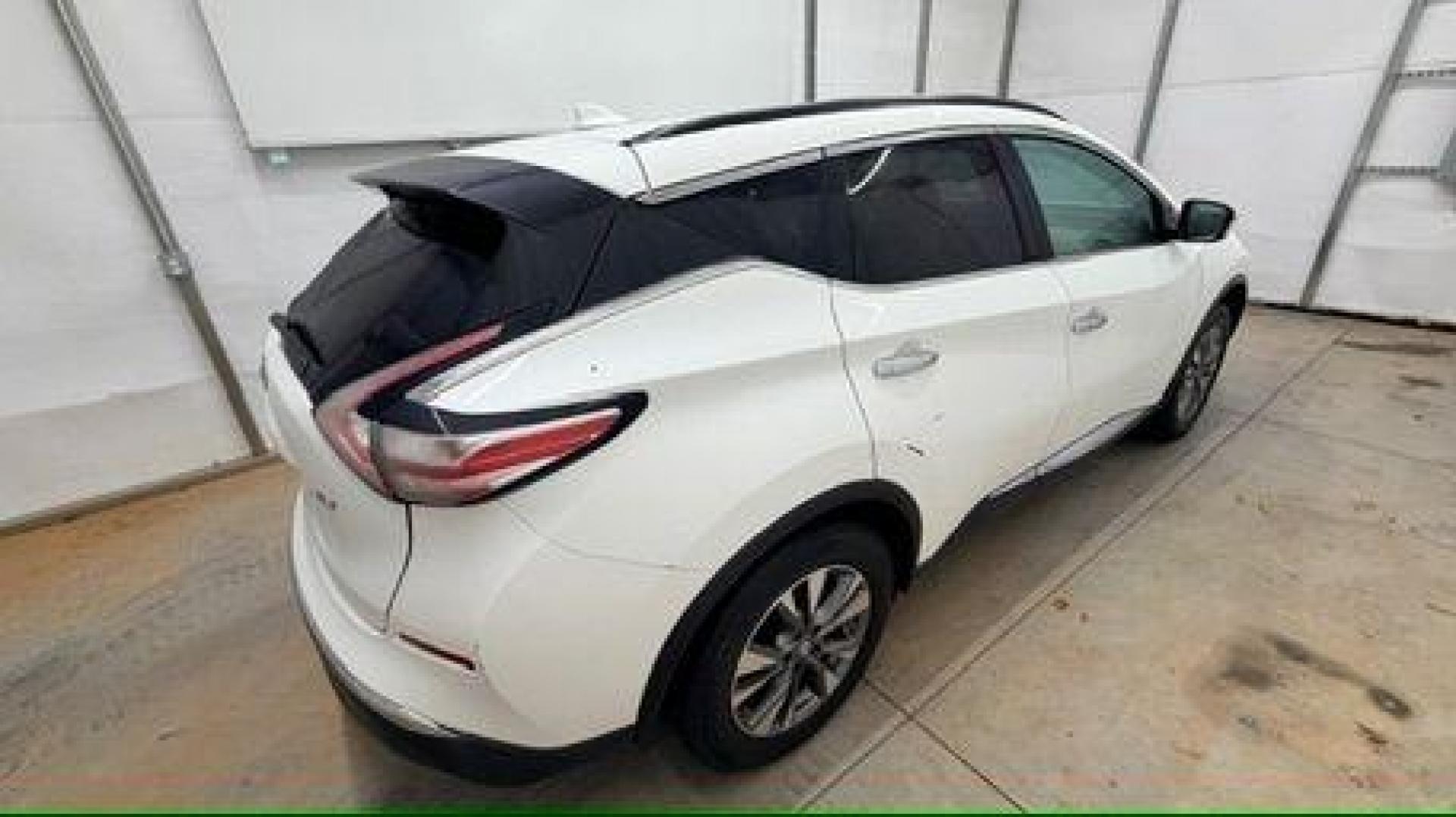 2017 White Nissan Murano SV (5N1AZ2MG2HN) with an 3.5L V-6 DOHC engine, located at 1806 Veterans Memorial Hwy SW, Austell, GA, 30168, (770) 944-9558, 33.817959, -84.606987 - Photo#6
