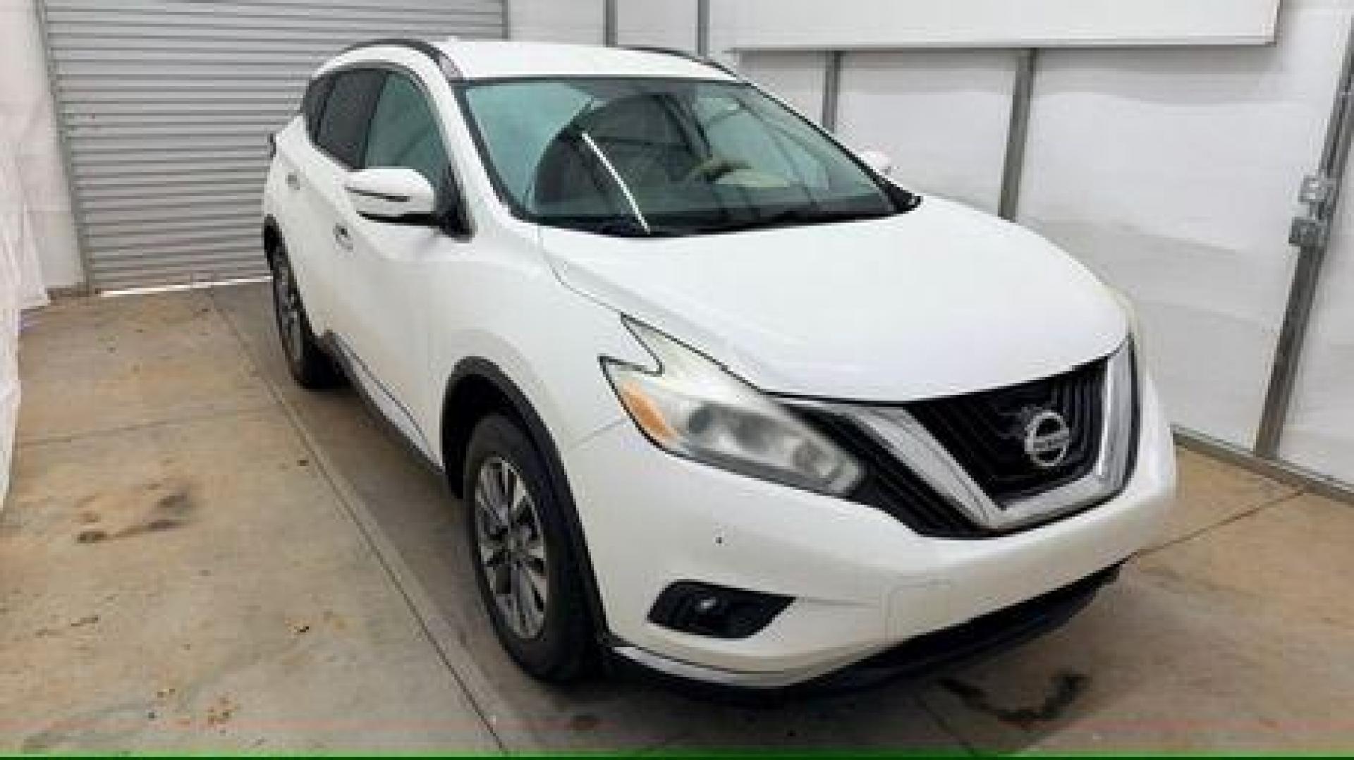 2017 White Nissan Murano SV (5N1AZ2MG2HN) with an 3.5L V-6 DOHC engine, located at 1806 Veterans Memorial Hwy SW, Austell, GA, 30168, (770) 944-9558, 33.817959, -84.606987 - Photo#8