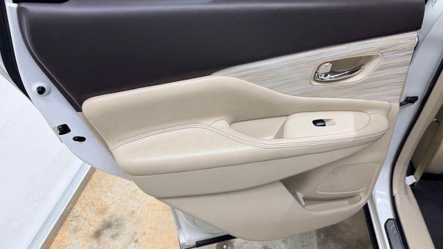 2017 White Nissan Murano SV (5N1AZ2MG2HN) with an 3.5L V-6 DOHC engine, located at 1806 Veterans Memorial Hwy SW, Austell, GA, 30168, (770) 944-9558, 33.817959, -84.606987 - Photo#13