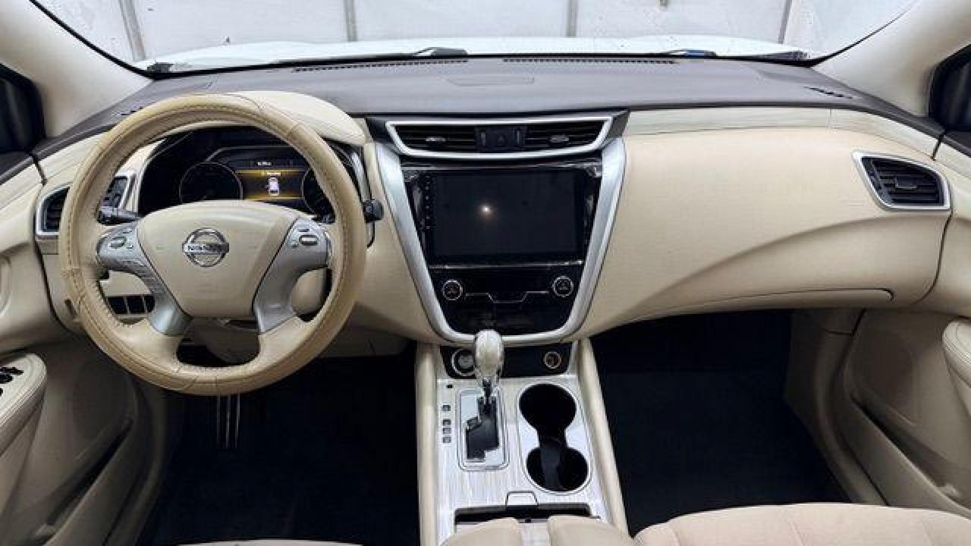 2017 White Nissan Murano SV (5N1AZ2MG2HN) with an 3.5L V-6 DOHC engine, located at 1806 Veterans Memorial Hwy SW, Austell, GA, 30168, (770) 944-9558, 33.817959, -84.606987 - Photo#15