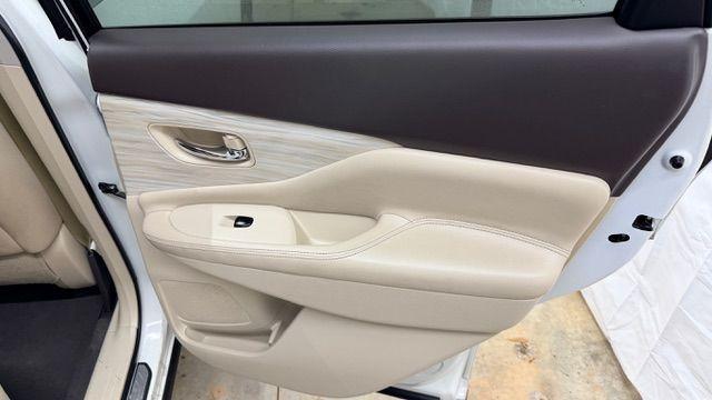2017 White Nissan Murano SV (5N1AZ2MG2HN) with an 3.5L V-6 DOHC engine, located at 1806 Veterans Memorial Hwy SW, Austell, GA, 30168, (770) 944-9558, 33.817959, -84.606987 - Photo#16