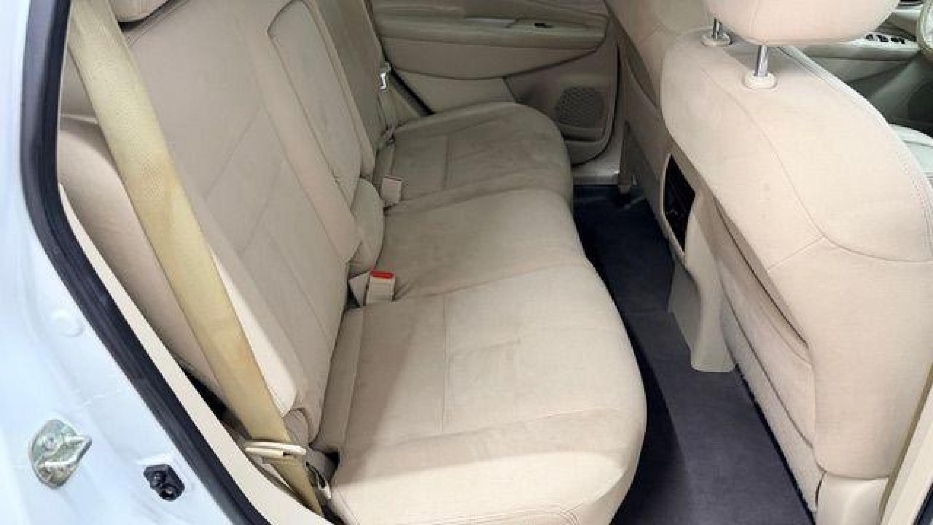 2017 White Nissan Murano SV (5N1AZ2MG2HN) with an 3.5L V-6 DOHC engine, located at 1806 Veterans Memorial Hwy SW, Austell, GA, 30168, (770) 944-9558, 33.817959, -84.606987 - Photo#17