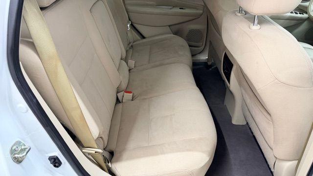 2017 White Nissan Murano SV (5N1AZ2MG2HN) with an 3.5L V-6 DOHC engine, located at 1806 Veterans Memorial Hwy SW, Austell, GA, 30168, (770) 944-9558, 33.817959, -84.606987 - Photo#17