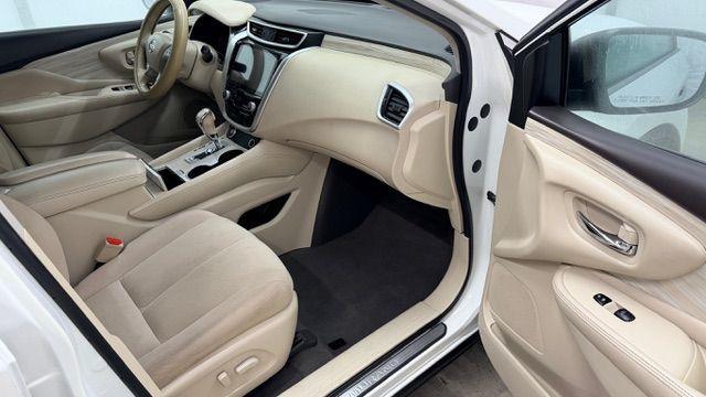 2017 White Nissan Murano SV (5N1AZ2MG2HN) with an 3.5L V-6 DOHC engine, located at 1806 Veterans Memorial Hwy SW, Austell, GA, 30168, (770) 944-9558, 33.817959, -84.606987 - Photo#19