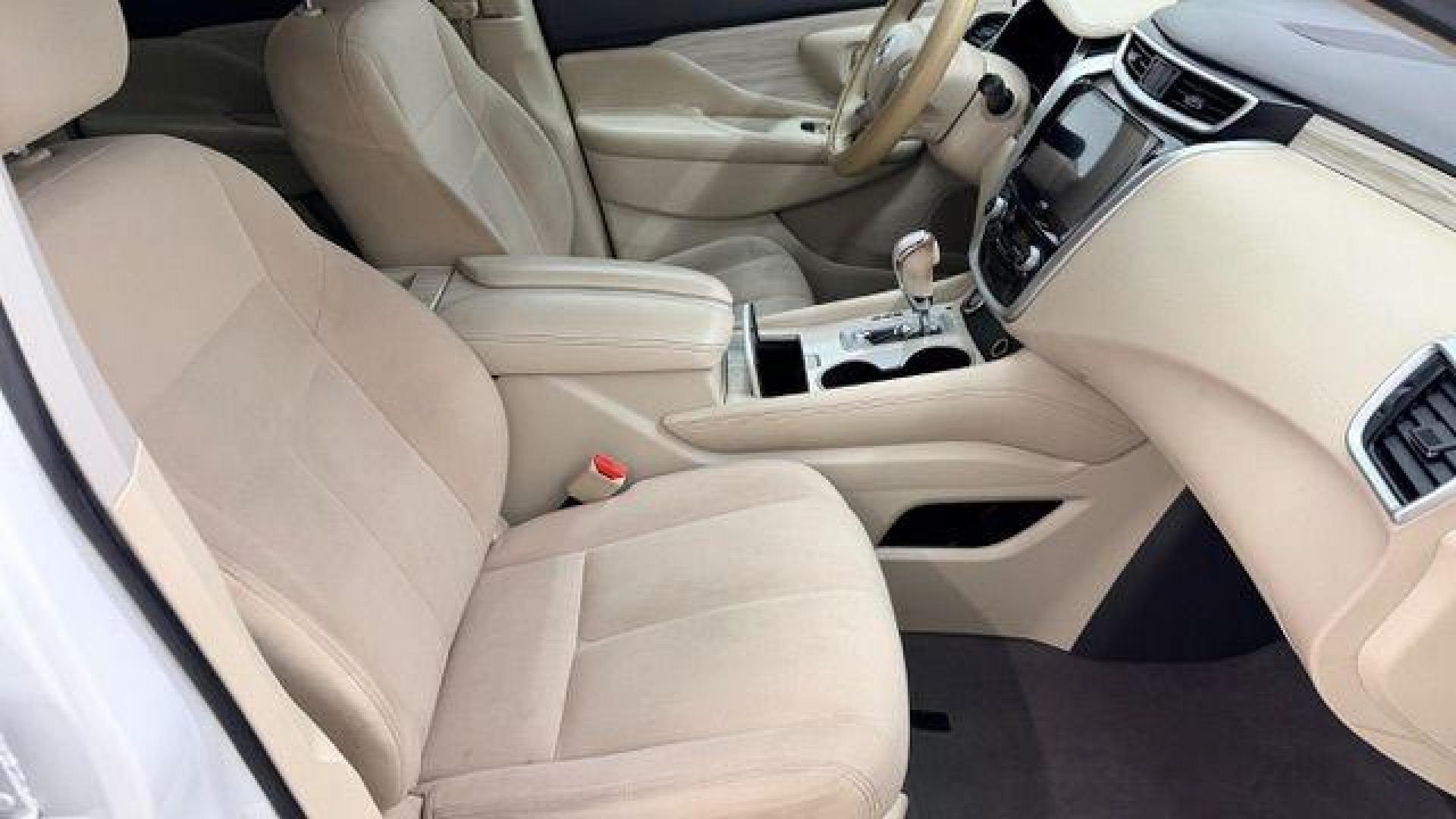 2017 White Nissan Murano SV (5N1AZ2MG2HN) with an 3.5L V-6 DOHC engine, located at 1806 Veterans Memorial Hwy SW, Austell, GA, 30168, (770) 944-9558, 33.817959, -84.606987 - Photo#20