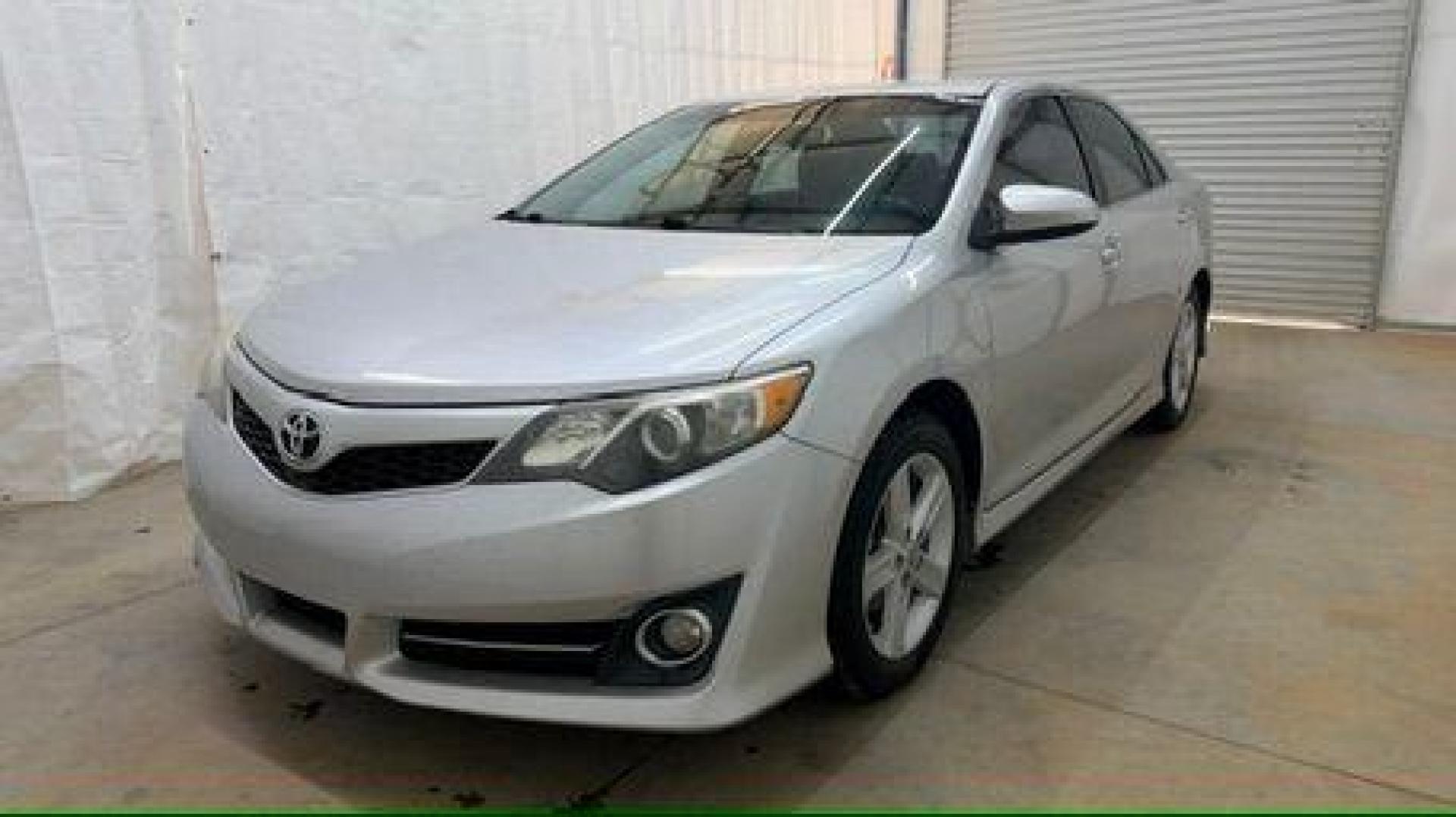 2012 Silver Toyota Camry SE (4T1BF1FK0CU) with an 2.5L I-4 DOHC engine, located at 1806 Veterans Memorial Hwy SW, Austell, GA, 30168, (770) 944-9558, 33.817959, -84.606987 - Photo#0