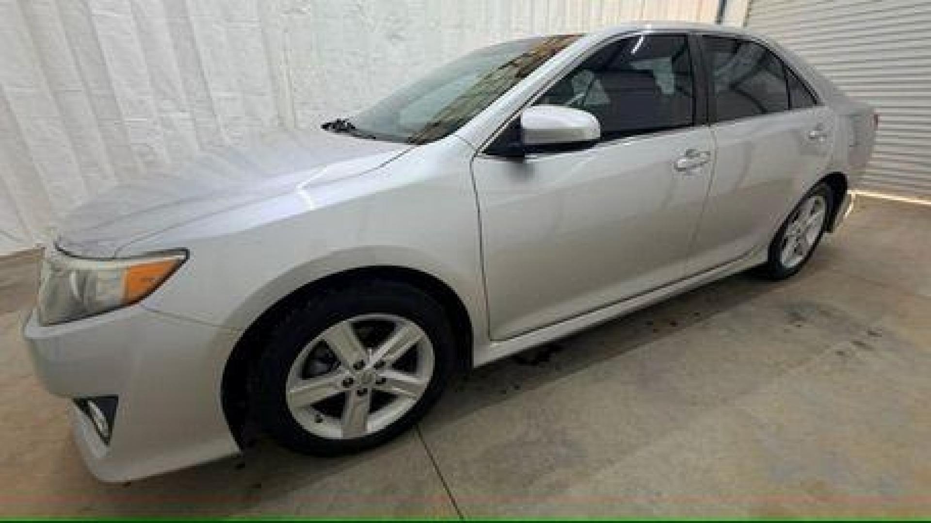 2012 Silver Toyota Camry SE (4T1BF1FK0CU) with an 2.5L I-4 DOHC engine, located at 1806 Veterans Memorial Hwy SW, Austell, GA, 30168, (770) 944-9558, 33.817959, -84.606987 - Photo#1