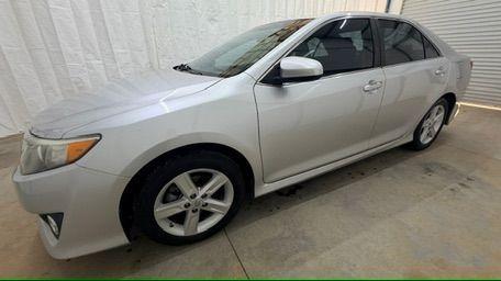 2012 Silver Toyota Camry SE (4T1BF1FK0CU) with an 2.5L I-4 DOHC engine, located at 1806 Veterans Memorial Hwy SW, Austell, GA, 30168, (770) 944-9558, 33.817959, -84.606987 - Photo#1
