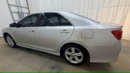 2012 Silver Toyota Camry SE (4T1BF1FK0CU) with an 2.5L I-4 DOHC engine, located at 1806 Veterans Memorial Hwy SW, Austell, GA, 30168, (770) 944-9558, 33.817959, -84.606987 - Photo#2