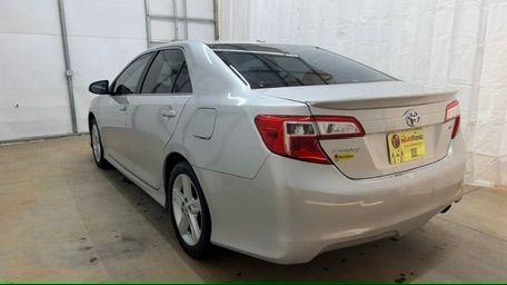 2012 Silver Toyota Camry SE (4T1BF1FK0CU) with an 2.5L I-4 DOHC engine, located at 1806 Veterans Memorial Hwy SW, Austell, GA, 30168, (770) 944-9558, 33.817959, -84.606987 - Photo#3