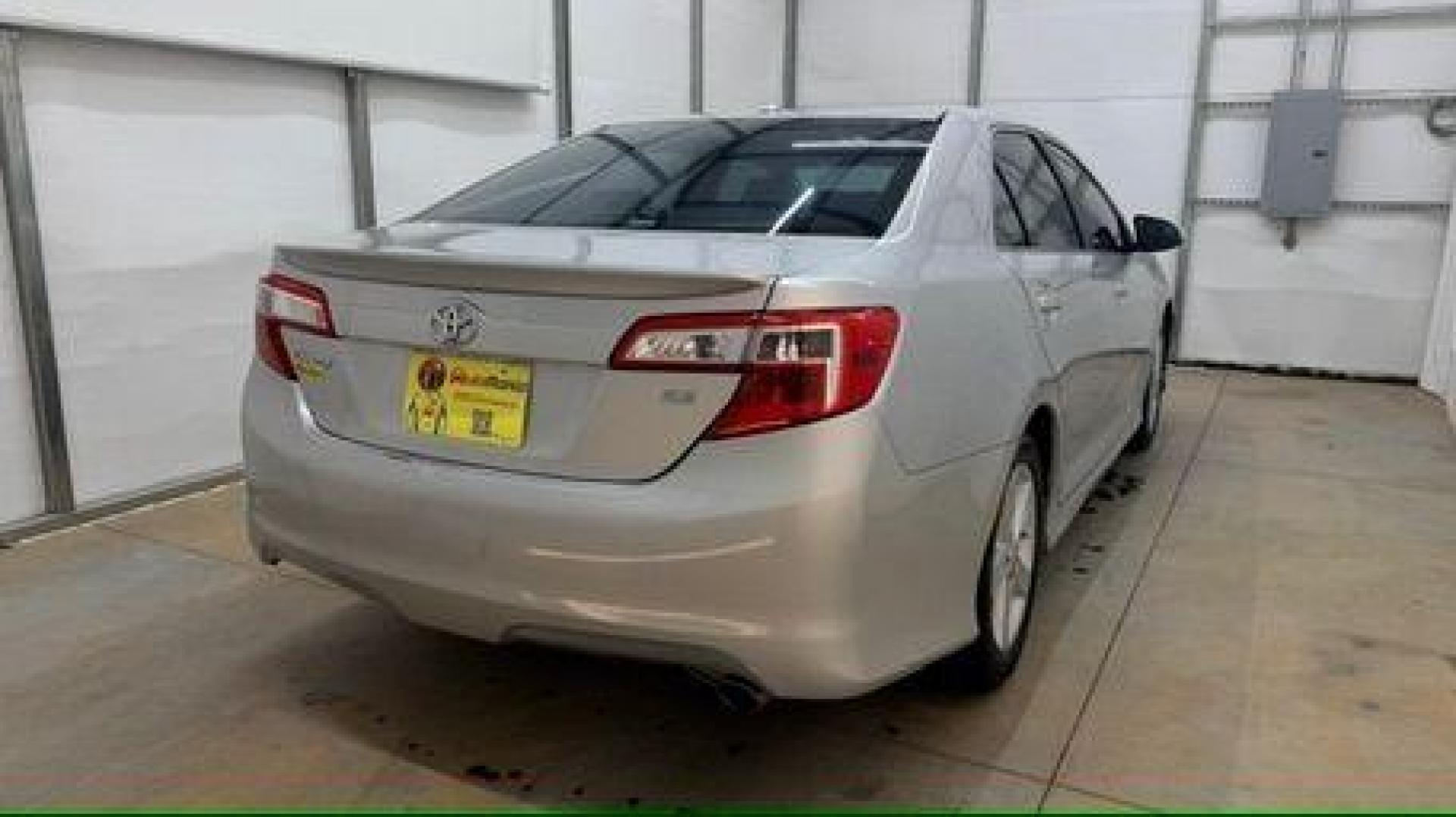2012 Silver Toyota Camry SE (4T1BF1FK0CU) with an 2.5L I-4 DOHC engine, located at 1806 Veterans Memorial Hwy SW, Austell, GA, 30168, (770) 944-9558, 33.817959, -84.606987 - Photo#5