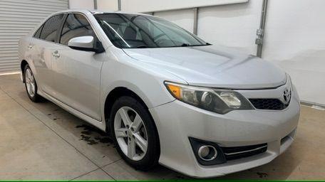 2012 Silver Toyota Camry SE (4T1BF1FK0CU) with an 2.5L I-4 DOHC engine, located at 1806 Veterans Memorial Hwy SW, Austell, GA, 30168, (770) 944-9558, 33.817959, -84.606987 - Photo#8