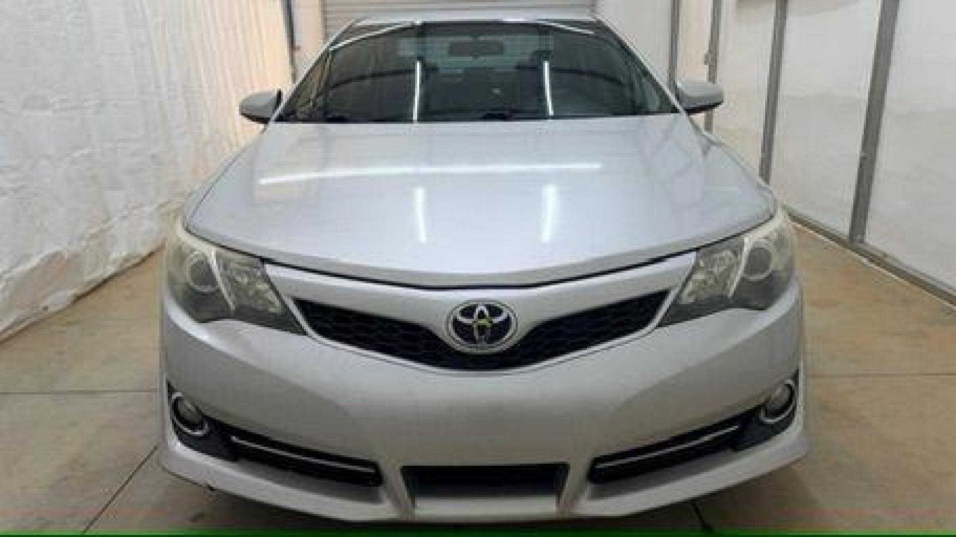 2012 Silver Toyota Camry SE (4T1BF1FK0CU) with an 2.5L I-4 DOHC engine, located at 1806 Veterans Memorial Hwy SW, Austell, GA, 30168, (770) 944-9558, 33.817959, -84.606987 - Photo#9