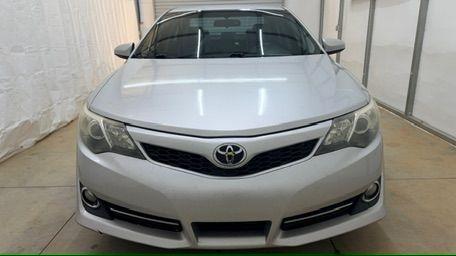 2012 Silver Toyota Camry SE (4T1BF1FK0CU) with an 2.5L I-4 DOHC engine, located at 1806 Veterans Memorial Hwy SW, Austell, GA, 30168, (770) 944-9558, 33.817959, -84.606987 - Photo#9