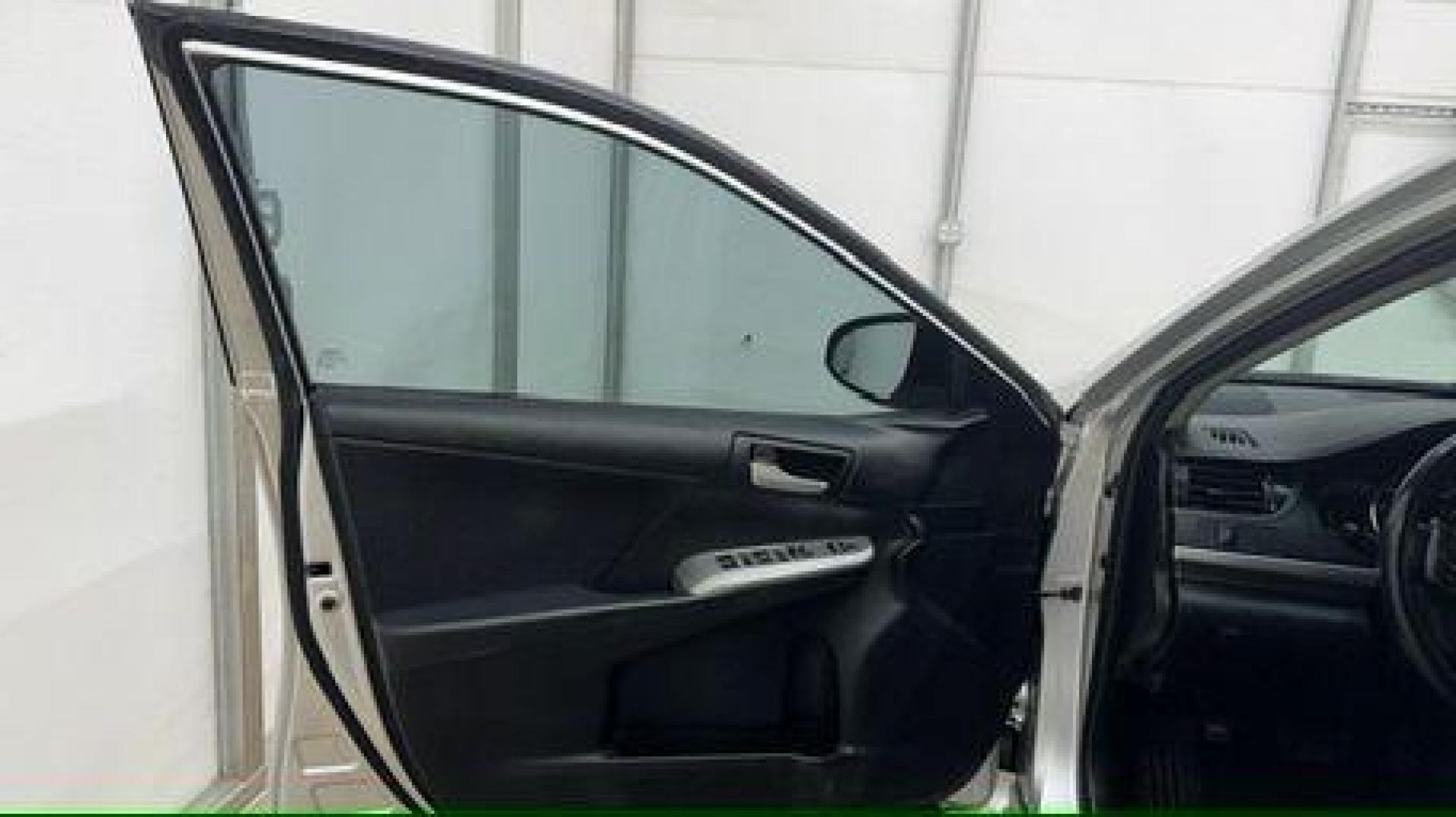 2012 Silver Toyota Camry SE (4T1BF1FK0CU) with an 2.5L I-4 DOHC engine, located at 1806 Veterans Memorial Hwy SW, Austell, GA, 30168, (770) 944-9558, 33.817959, -84.606987 - Photo#10