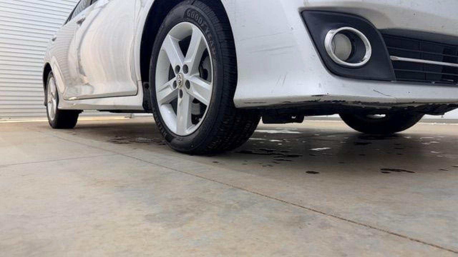 2012 Silver Toyota Camry SE (4T1BF1FK0CU) with an 2.5L I-4 DOHC engine, located at 1806 Veterans Memorial Hwy SW, Austell, GA, 30168, (770) 944-9558, 33.817959, -84.606987 - Photo#19