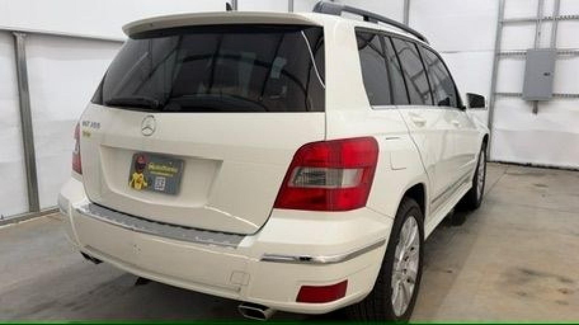 2012 White Mercedes-Benz GLK 350 GLK (WDCGG5GB9CF) , located at 1806 Veterans Memorial Hwy SW, Austell, GA, 30168, (770) 944-9558, 33.817959, -84.606987- Photo#6