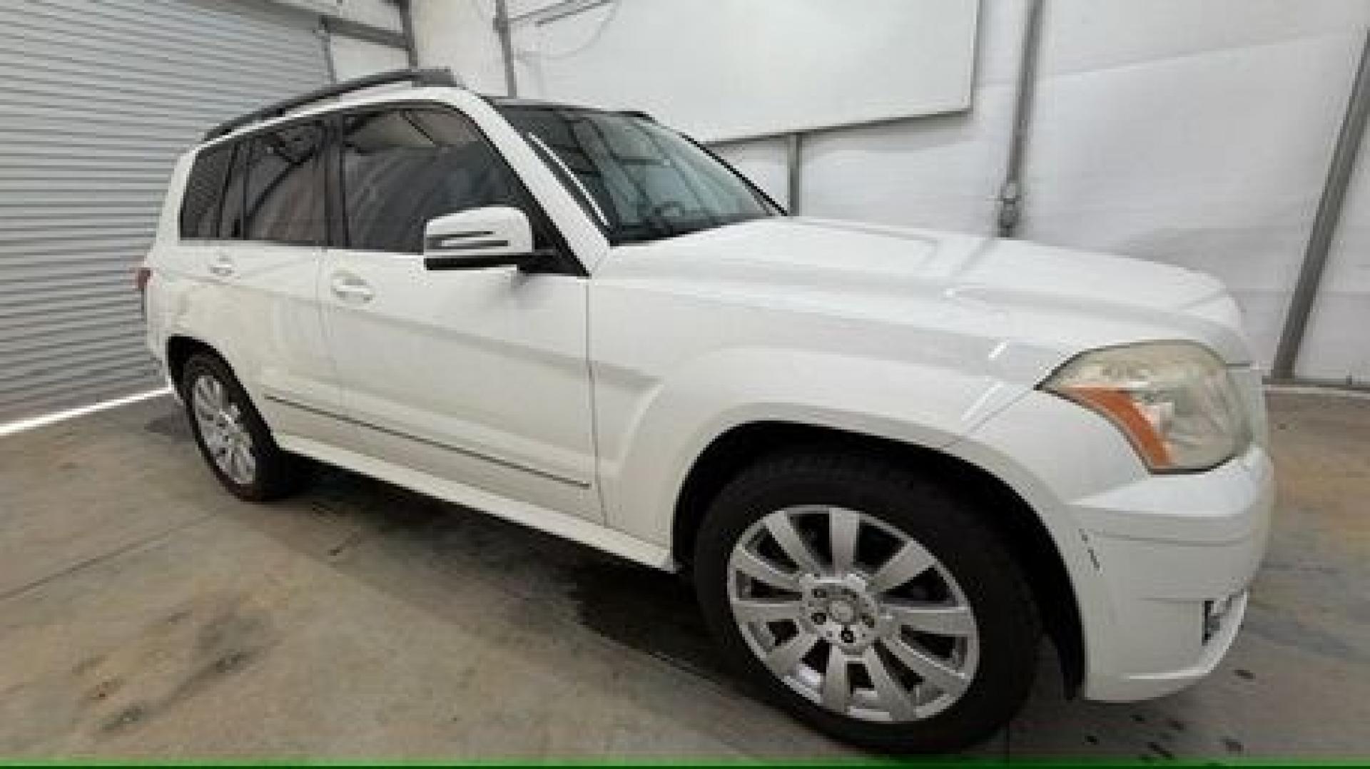 2012 White Mercedes-Benz GLK 350 GLK (WDCGG5GB9CF) , located at 1806 Veterans Memorial Hwy SW, Austell, GA, 30168, (770) 944-9558, 33.817959, -84.606987- Photo#8