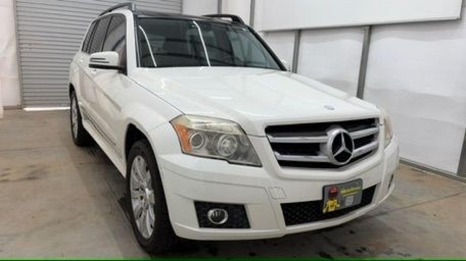 2012 White Mercedes-Benz GLK 350 GLK (WDCGG5GB9CF) , located at 1806 Veterans Memorial Hwy SW, Austell, GA, 30168, (770) 944-9558, 33.817959, -84.606987- Photo#9