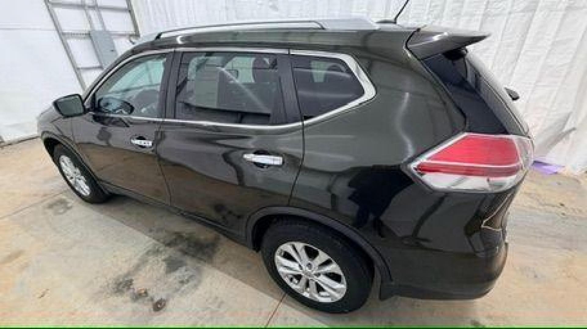 2016 Green Nissan Rogue SV (5N1AT2MV9GC) with an 2.5L I-4 DOHC engine, located at 1806 Veterans Memorial Hwy SW, Austell, GA, 30168, (770) 944-9558, 33.817959, -84.606987 - Photo#2