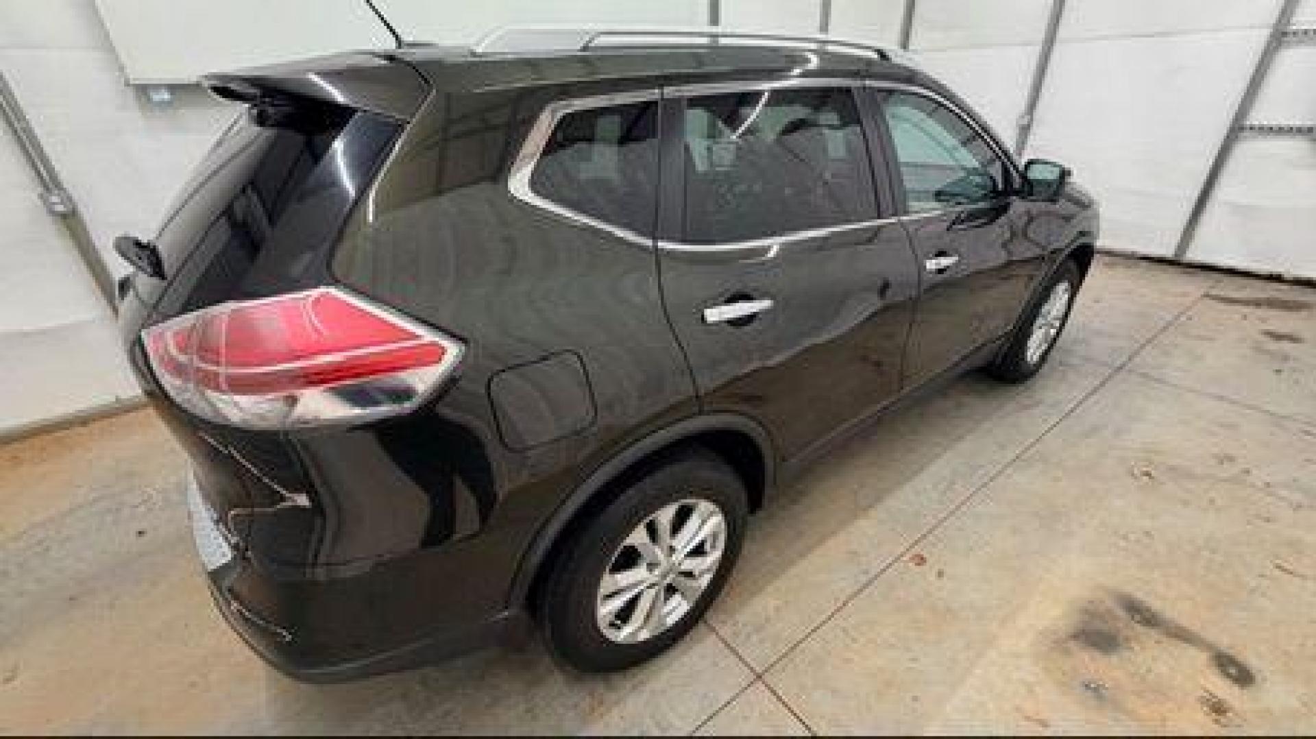 2016 Green Nissan Rogue SV (5N1AT2MV9GC) with an 2.5L I-4 DOHC engine, located at 1806 Veterans Memorial Hwy SW, Austell, GA, 30168, (770) 944-9558, 33.817959, -84.606987 - Photo#6