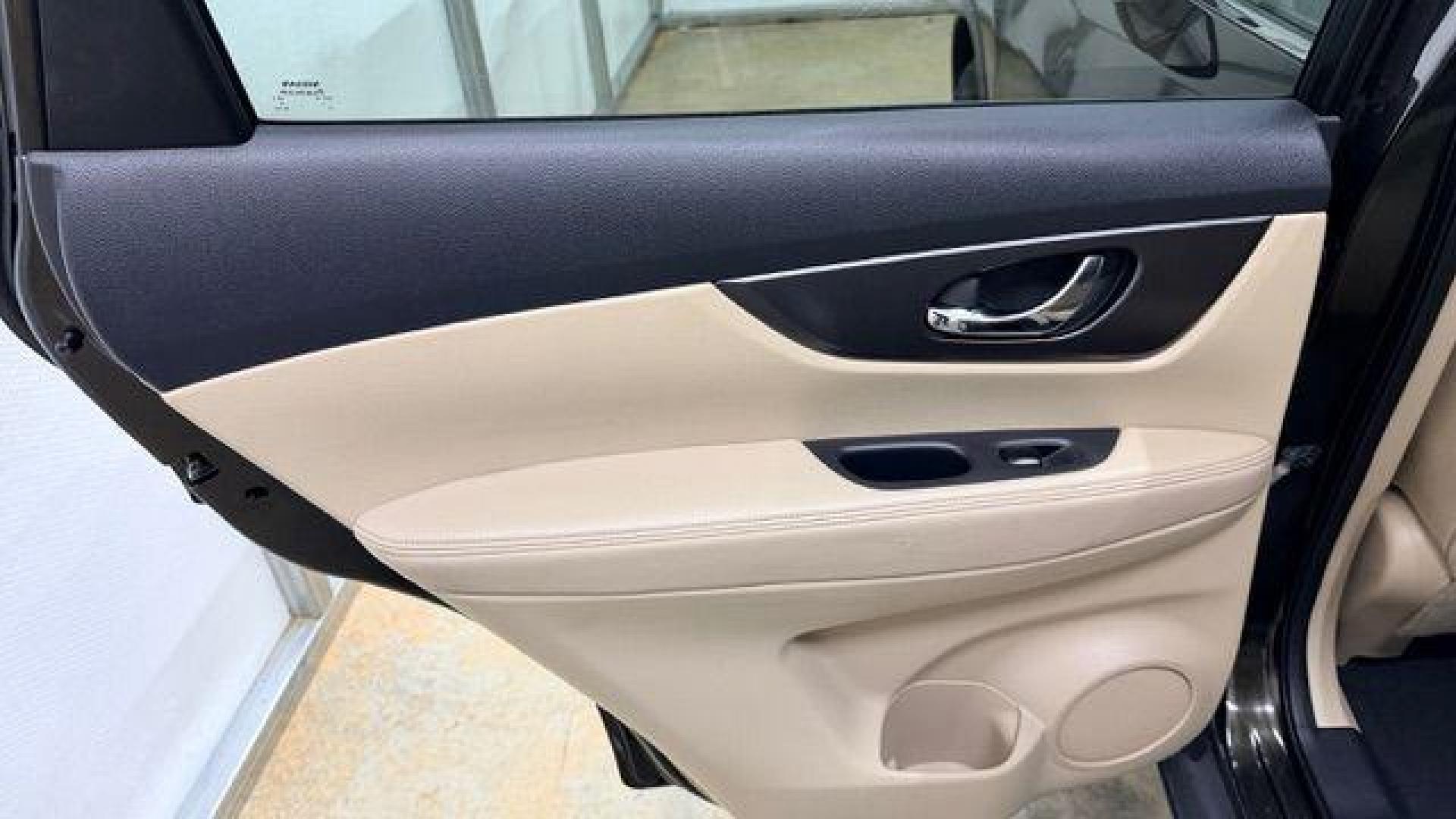 2016 Green Nissan Rogue SV (5N1AT2MV9GC) with an 2.5L I-4 DOHC engine, located at 1806 Veterans Memorial Hwy SW, Austell, GA, 30168, (770) 944-9558, 33.817959, -84.606987 - Photo#13