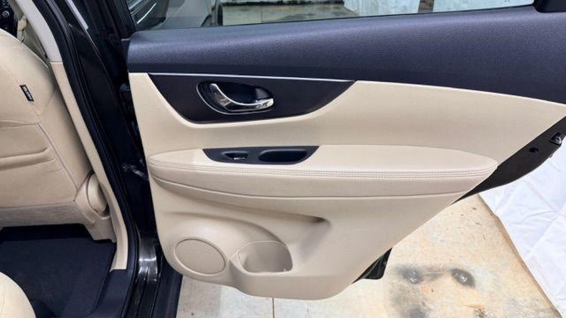 2016 Green Nissan Rogue SV (5N1AT2MV9GC) with an 2.5L I-4 DOHC engine, located at 1806 Veterans Memorial Hwy SW, Austell, GA, 30168, (770) 944-9558, 33.817959, -84.606987 - Photo#17