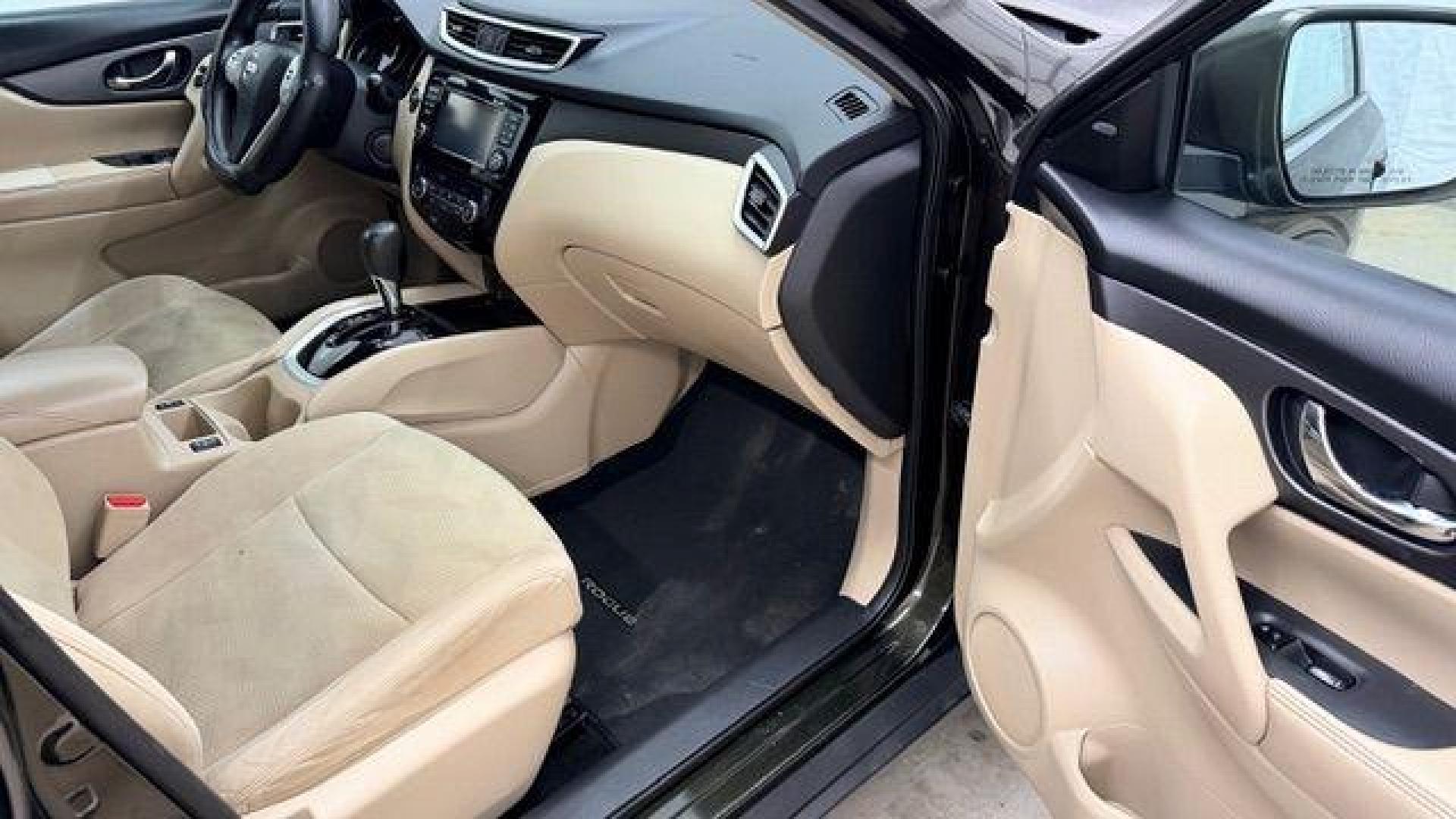 2016 Green Nissan Rogue SV (5N1AT2MV9GC) with an 2.5L I-4 DOHC engine, located at 1806 Veterans Memorial Hwy SW, Austell, GA, 30168, (770) 944-9558, 33.817959, -84.606987 - Photo#21