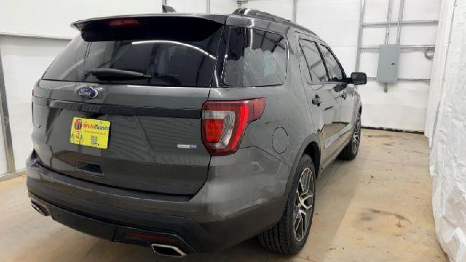 2016 Gray Ford Explorer Sport (1FM5K8GT7GG) with an EcoBoost 3.5L V-6 gasoline direct injection engine, located at 1806 Veterans Memorial Hwy SW, Austell, GA, 30168, (770) 944-9558, 33.817959, -84.606987 - Photo#5
