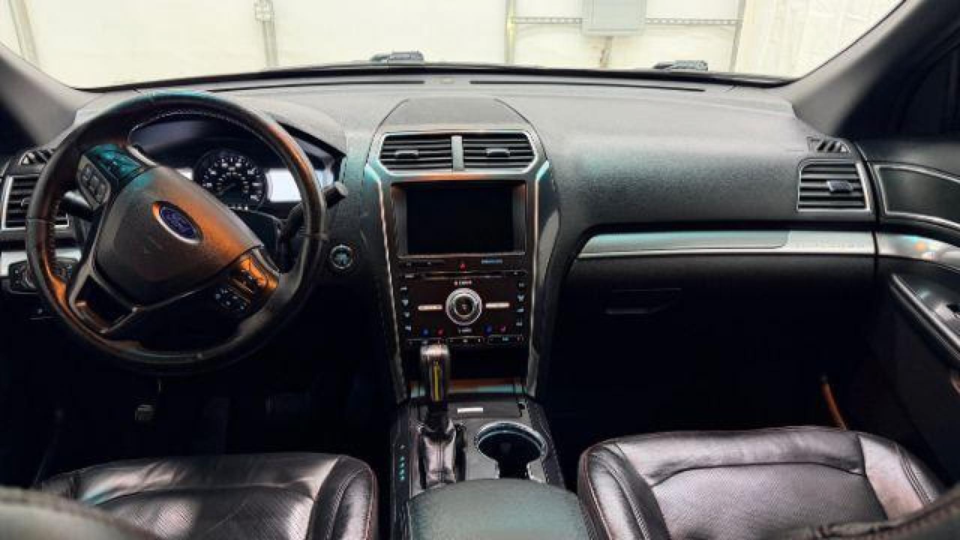 2016 Gray Ford Explorer Sport (1FM5K8GT7GG) with an EcoBoost 3.5L V-6 gasoline direct injection engine, located at 1806 Veterans Memorial Hwy SW, Austell, GA, 30168, (770) 944-9558, 33.817959, -84.606987 - Photo#14