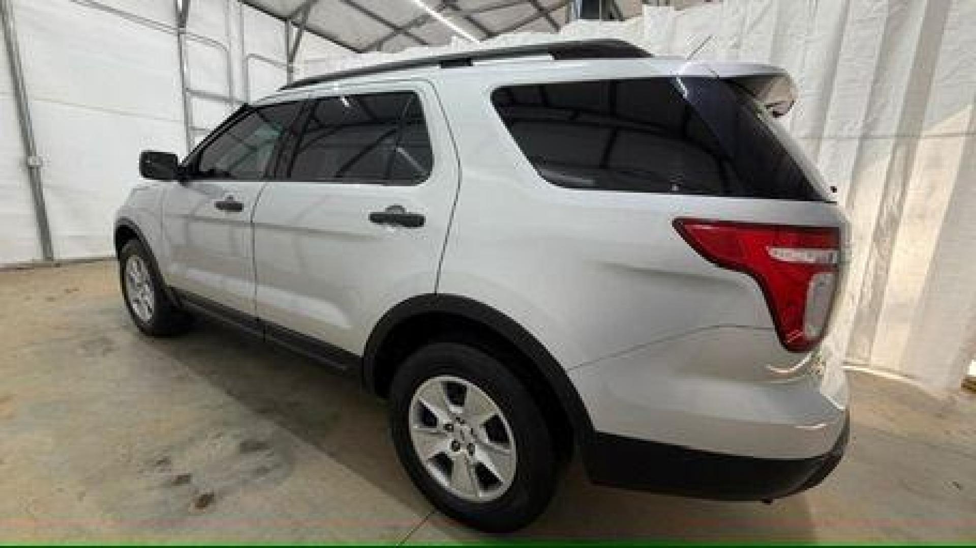 2014 Silver Ford Explorer Base (1FM5K8B82EG) , located at 1806 Veterans Memorial Hwy SW, Austell, GA, 30168, (770) 944-9558, 33.817959, -84.606987 - Photo#2