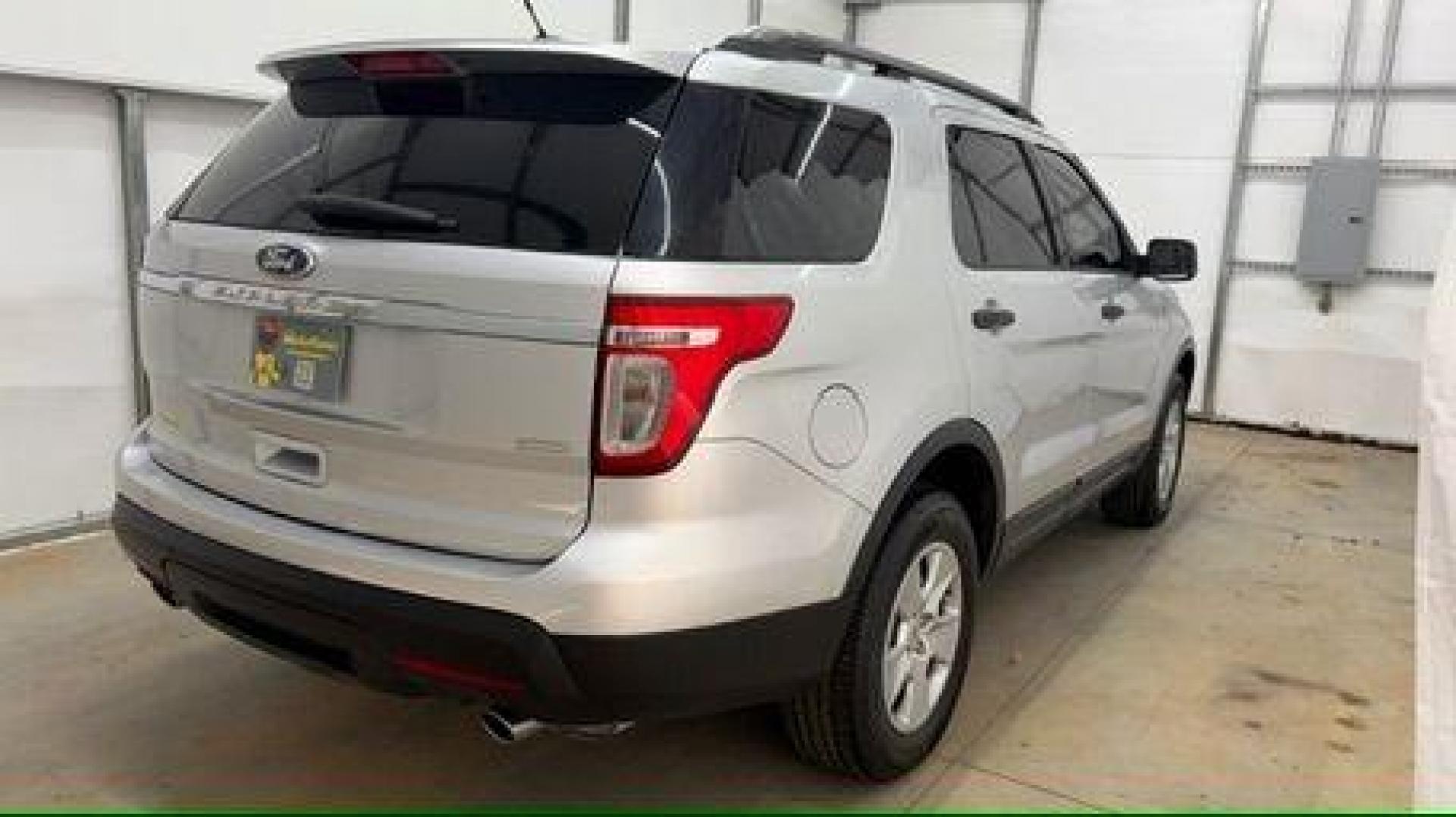 2014 Silver Ford Explorer Base (1FM5K8B82EG) , located at 1806 Veterans Memorial Hwy SW, Austell, GA, 30168, (770) 944-9558, 33.817959, -84.606987 - Photo#5