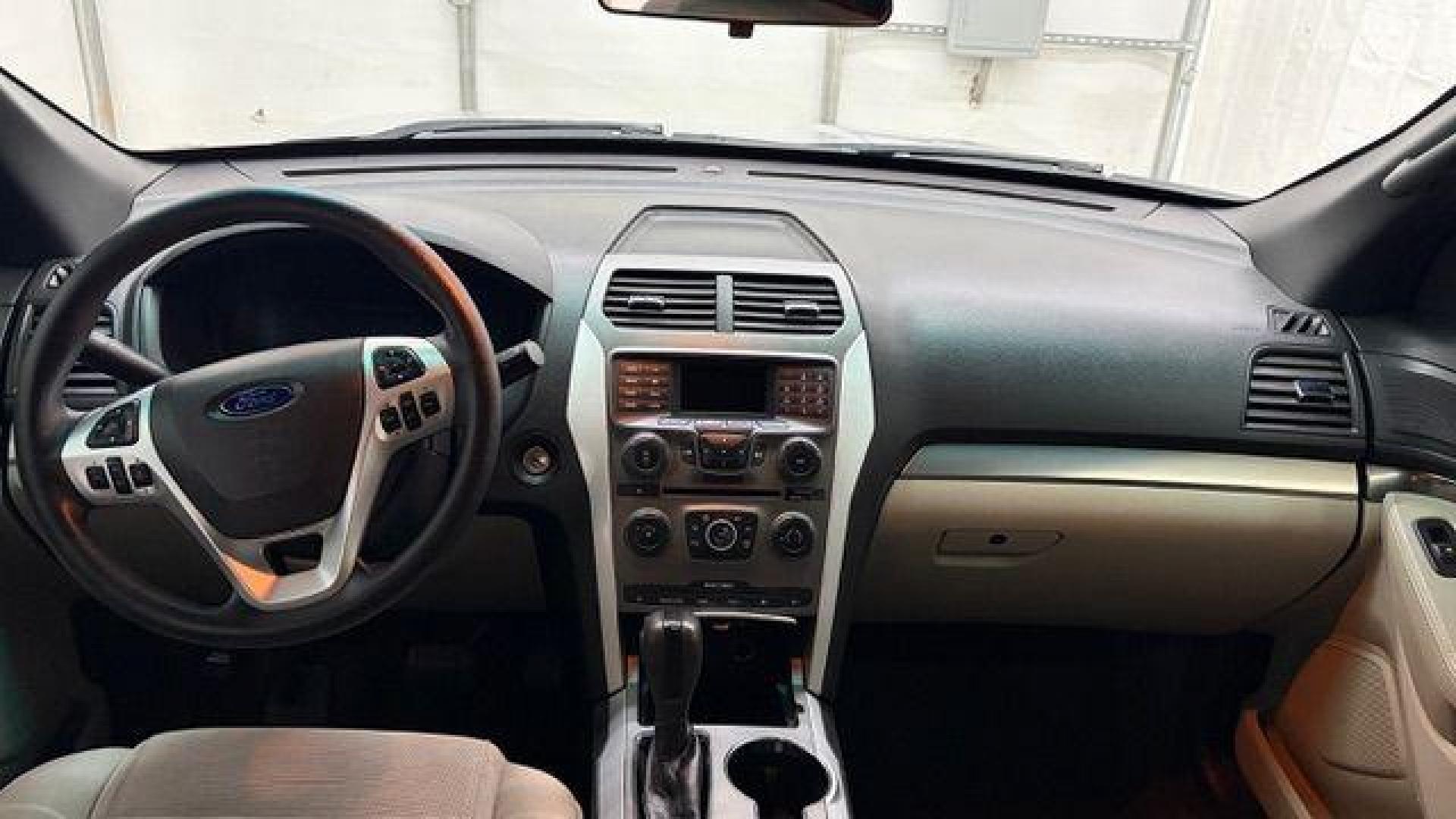 2014 Silver Ford Explorer Base (1FM5K8B82EG) , located at 1806 Veterans Memorial Hwy SW, Austell, GA, 30168, (770) 944-9558, 33.817959, -84.606987 - Photo#16